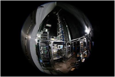 Toward a high-precision mass–energy test of the equivalence principle with atom interferometers